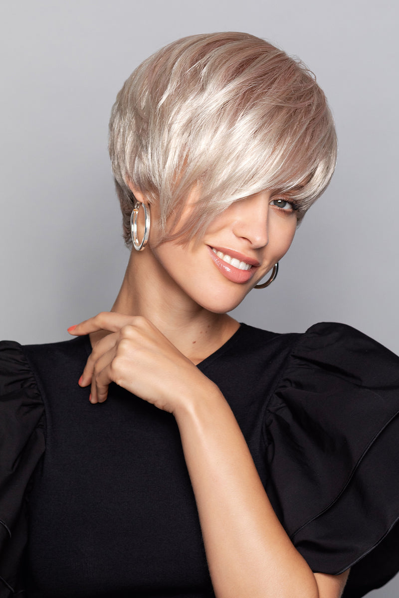 Clic by Gisela Mayer • Top News Collection