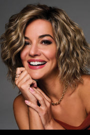 BEAMING BEAUTY | ss11/25 • Shaded Honey Pecan