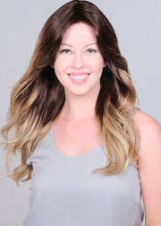 BOMBSHELL BLONDE • 60/88/1001R12 ••• Golden brown root wi pure blonde and satin blonde and a blend of white