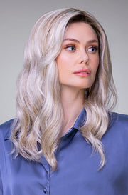 S18-60/102RO • SOLSTICE | Cool dark roots lightening to chic platiinum blonde ombré
