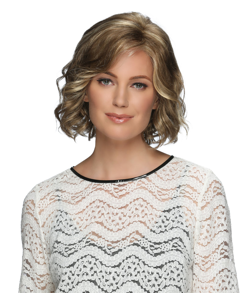 R8 /26H ••• Golden Brown with Golden Blonde Highlights